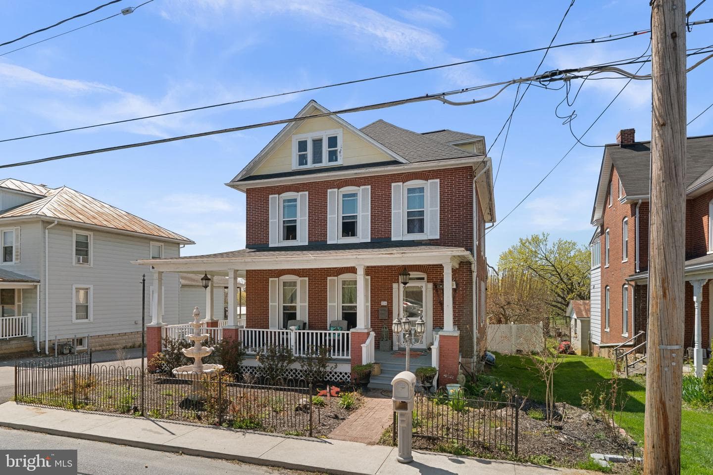 1916 Hanover Pike, Hampstead