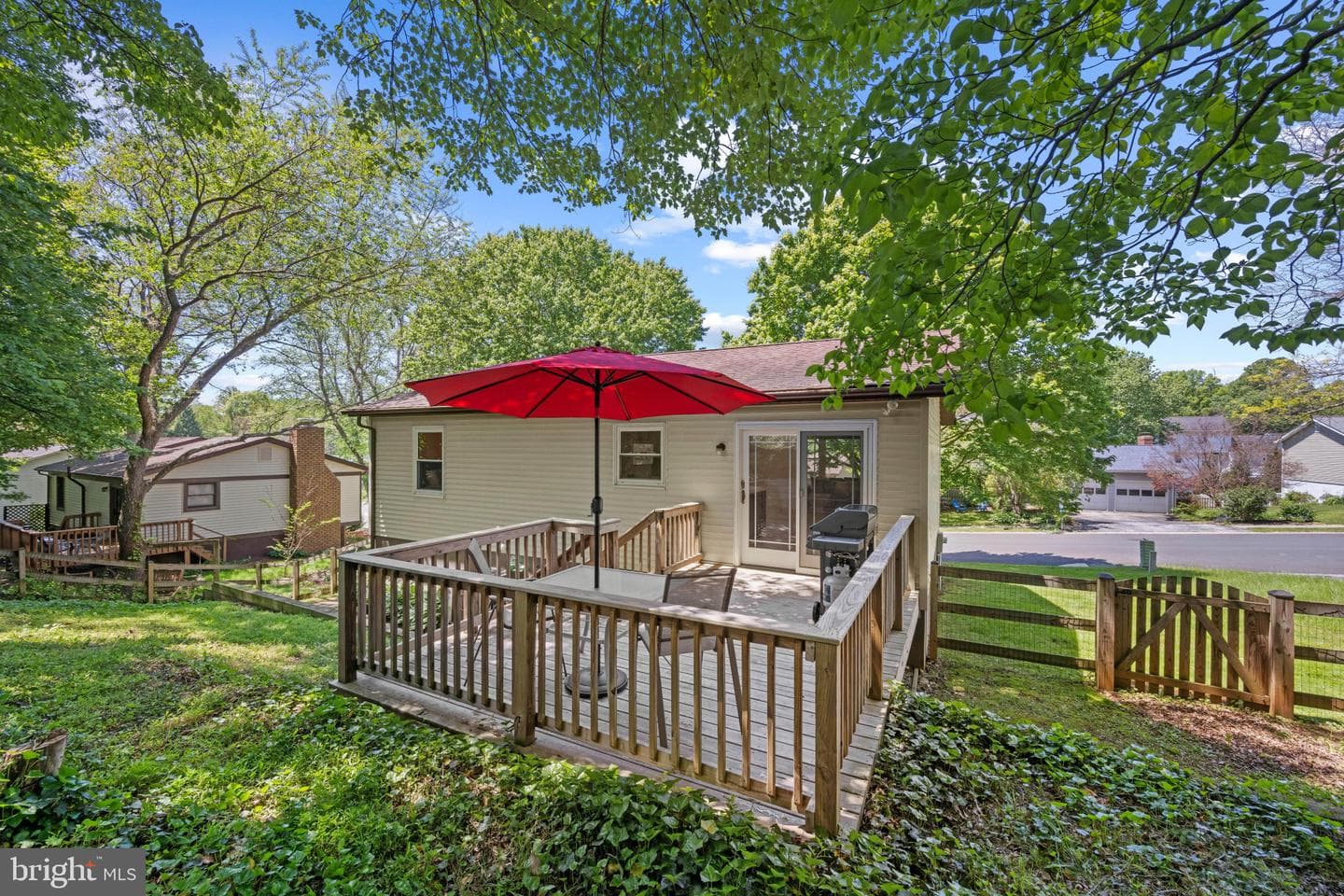 1956 Gardenia Street photo 45