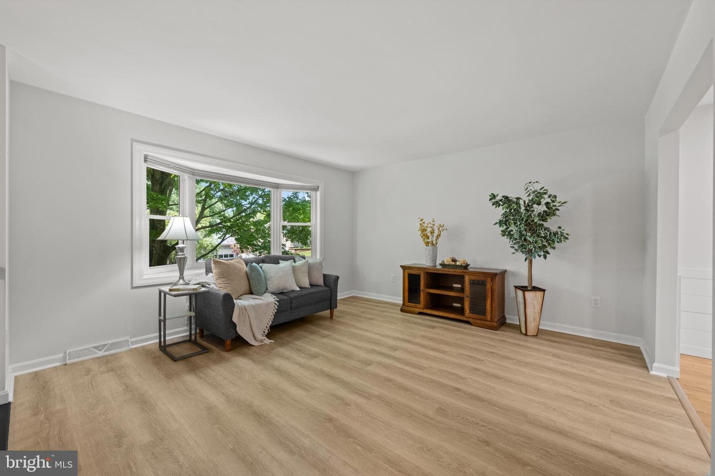 1956 Gardenia Street photo 7