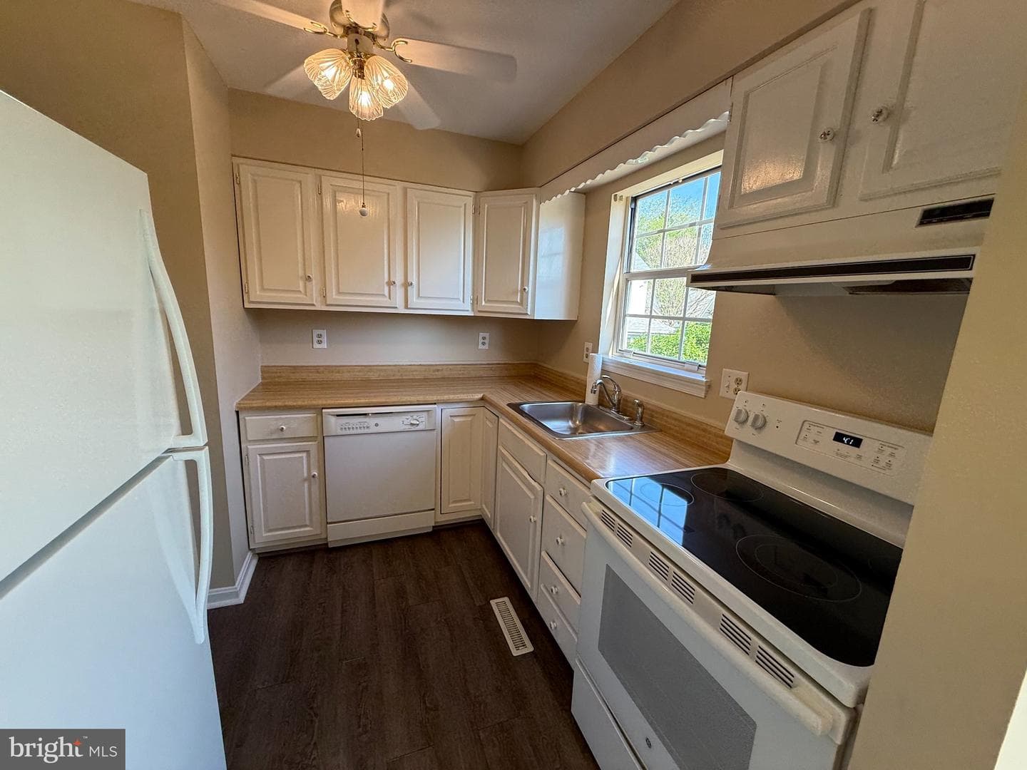 1576 Brimfield Circle photo 15