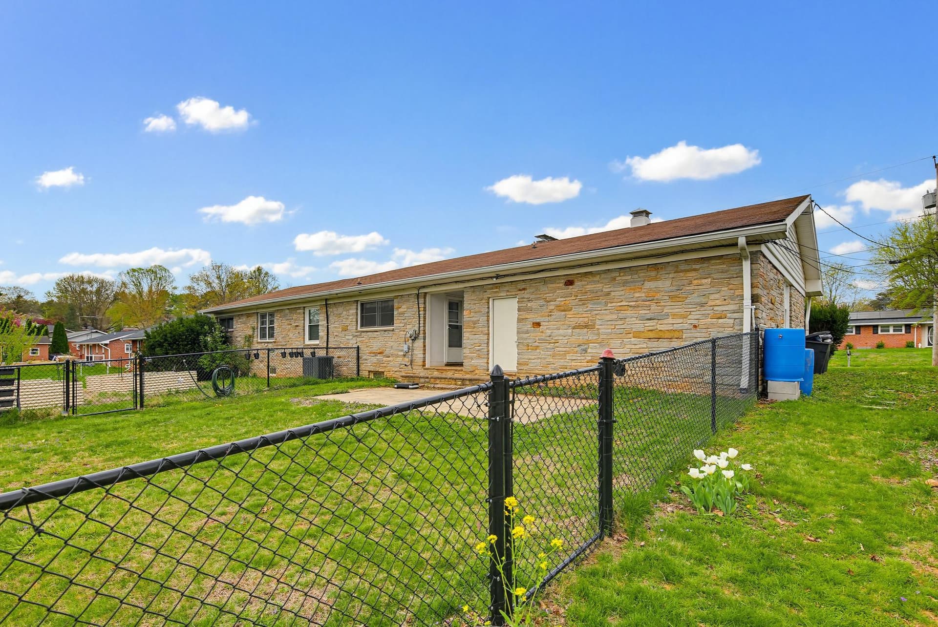 715 Franklin Avenue photo 32