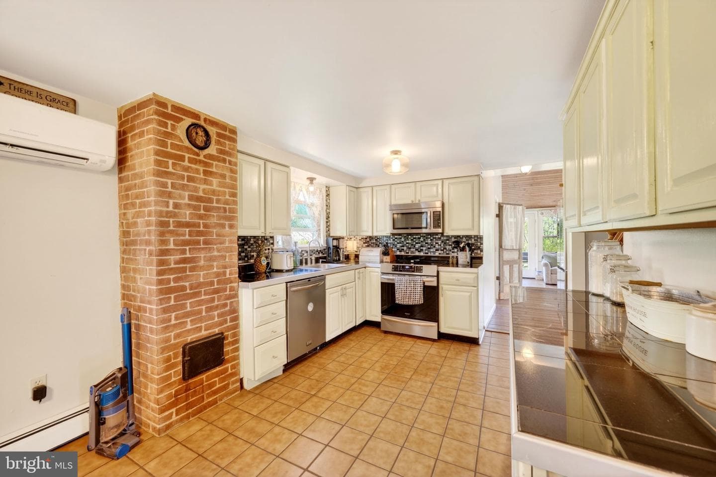 3200 Ferrier Road photo 20