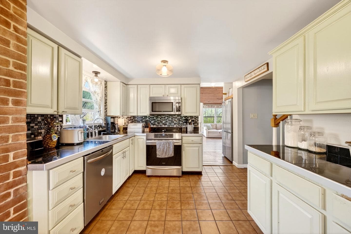 3200 Ferrier Road photo 21