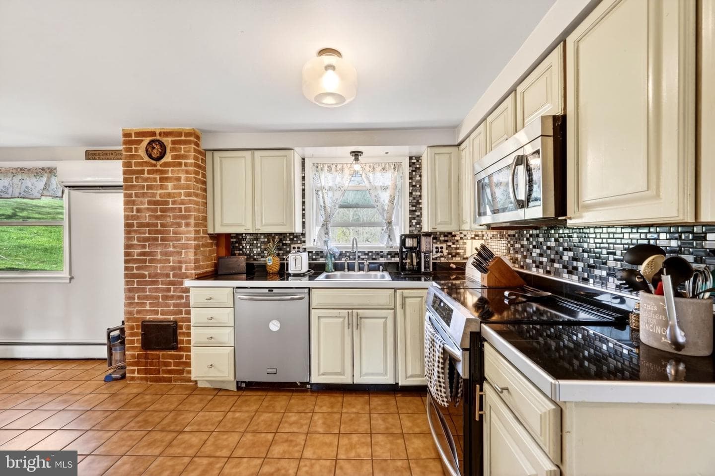 3200 Ferrier Road photo 22