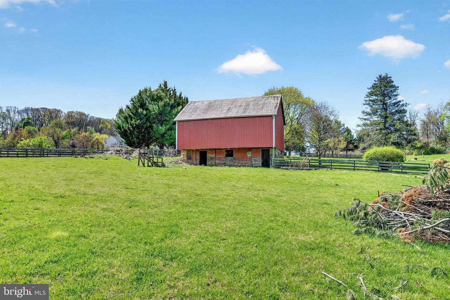 3200 Ferrier Road photo 57