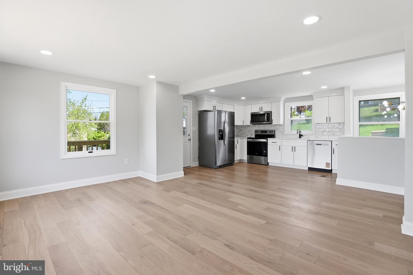 302 E Thomas Street photo 10