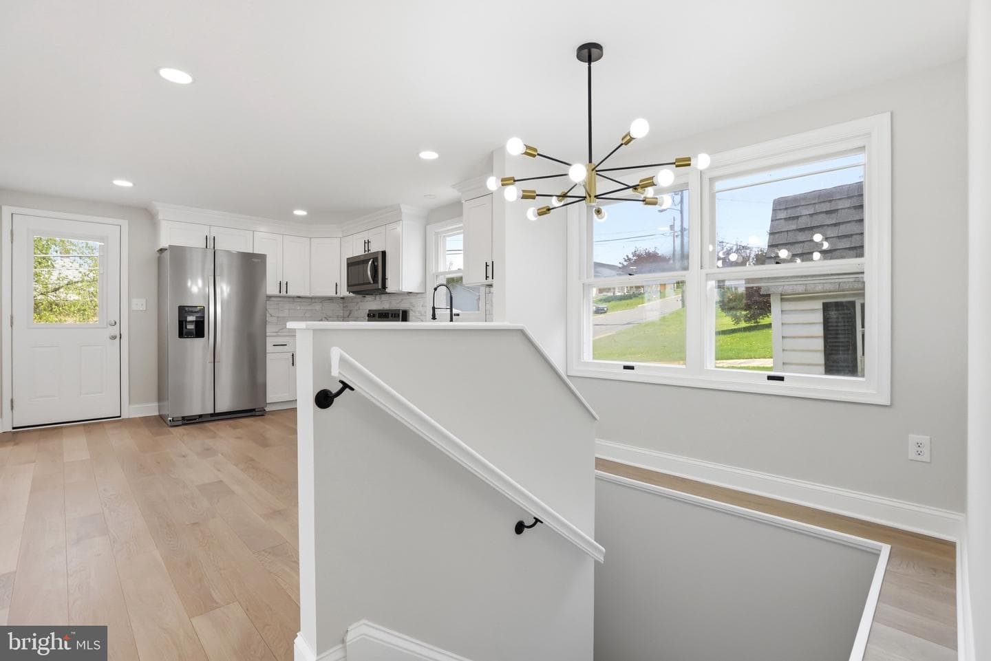 302 E Thomas Street photo 11
