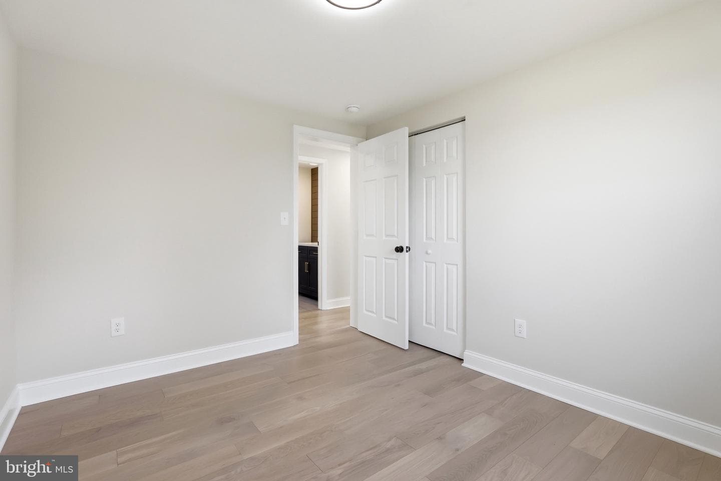 302 E Thomas Street photo 15