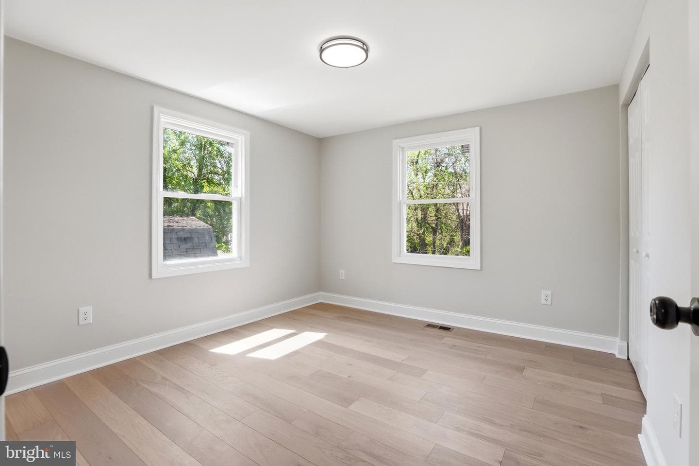302 E Thomas Street photo 16