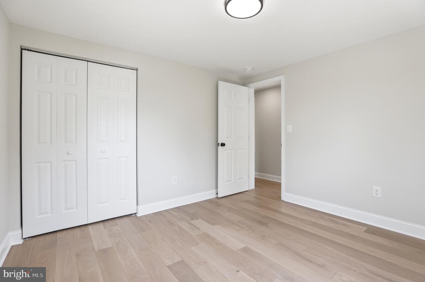 302 E Thomas Street photo 17