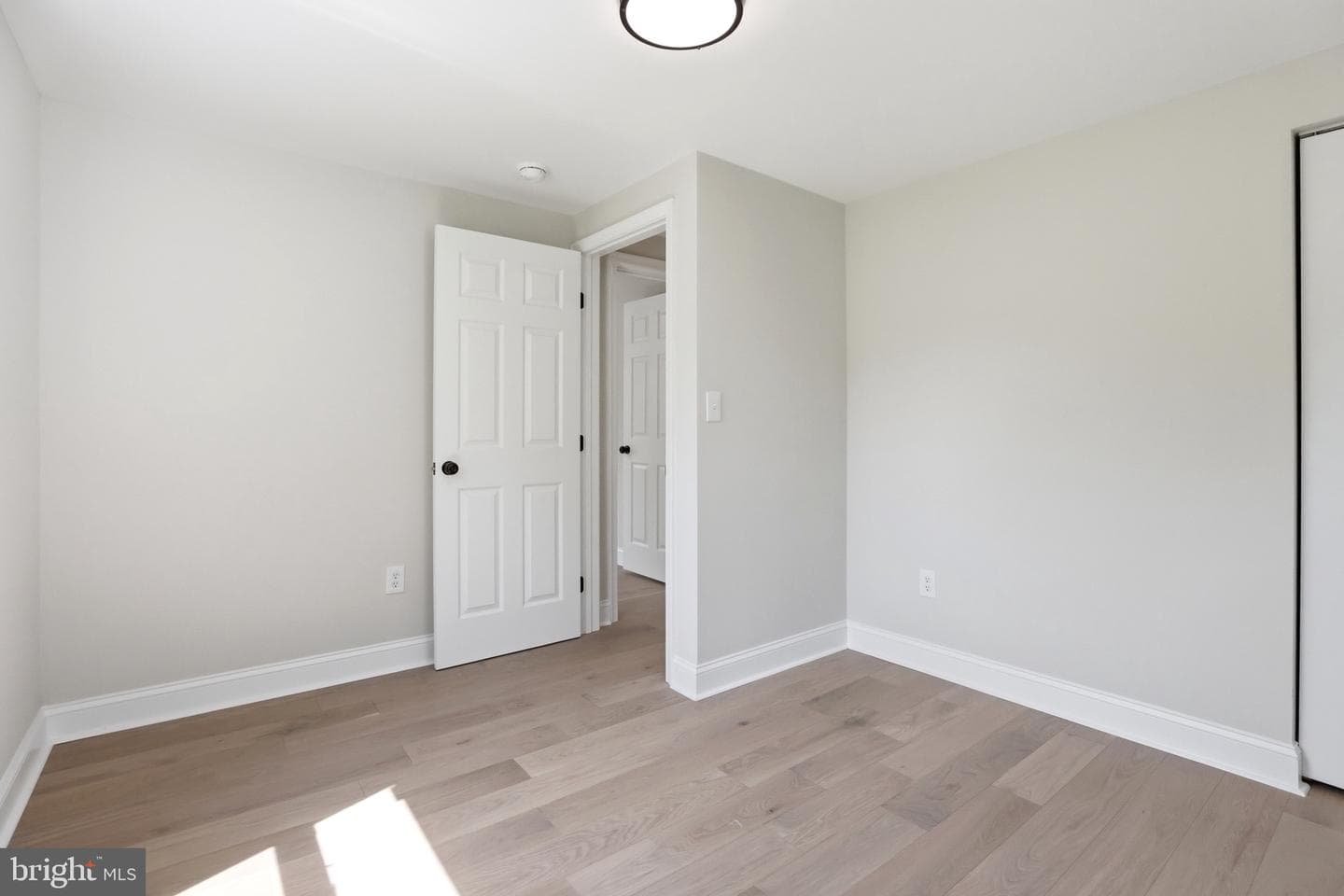 302 E Thomas Street photo 19
