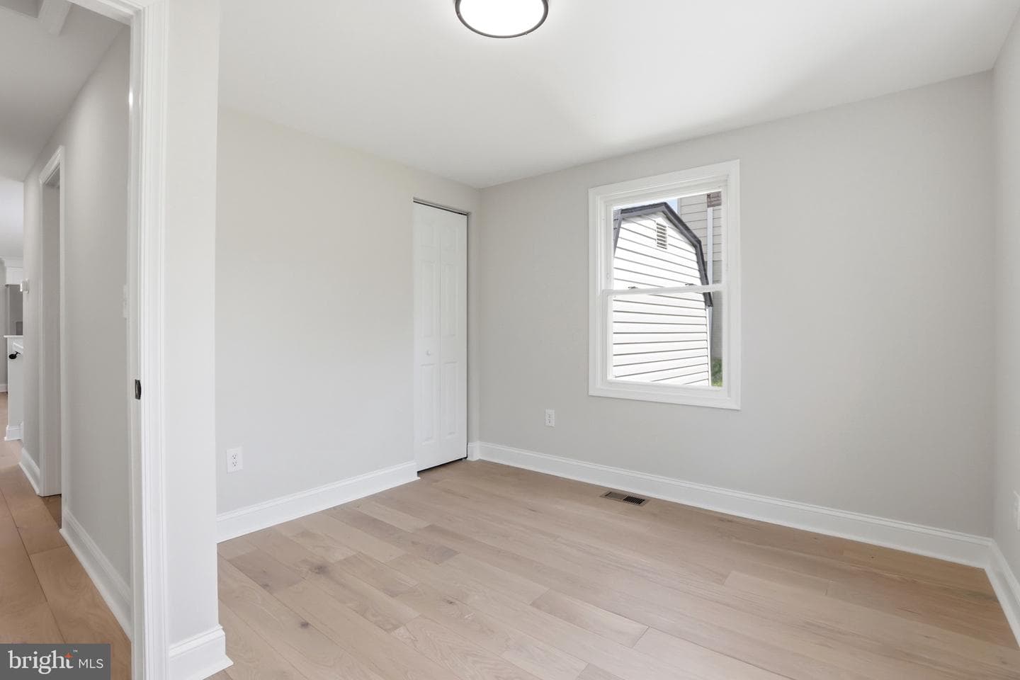 302 E Thomas Street photo 20