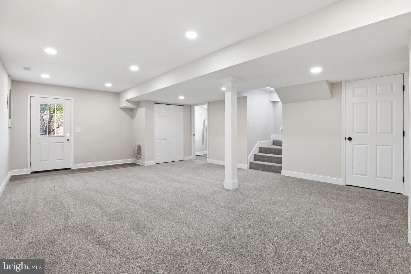 302 E Thomas Street photo 24