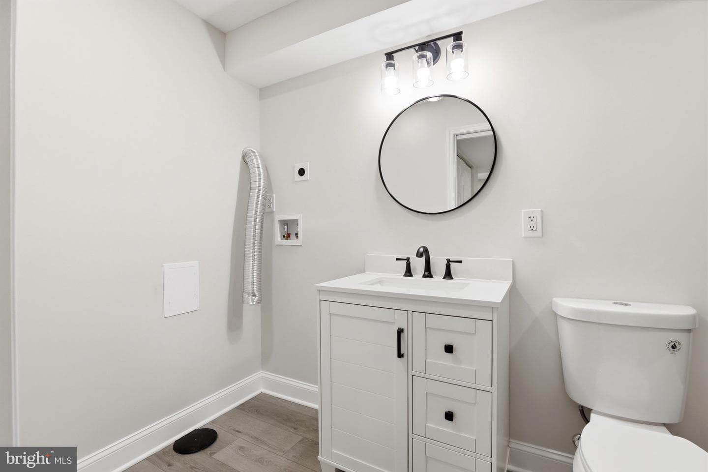 302 E Thomas Street photo 27