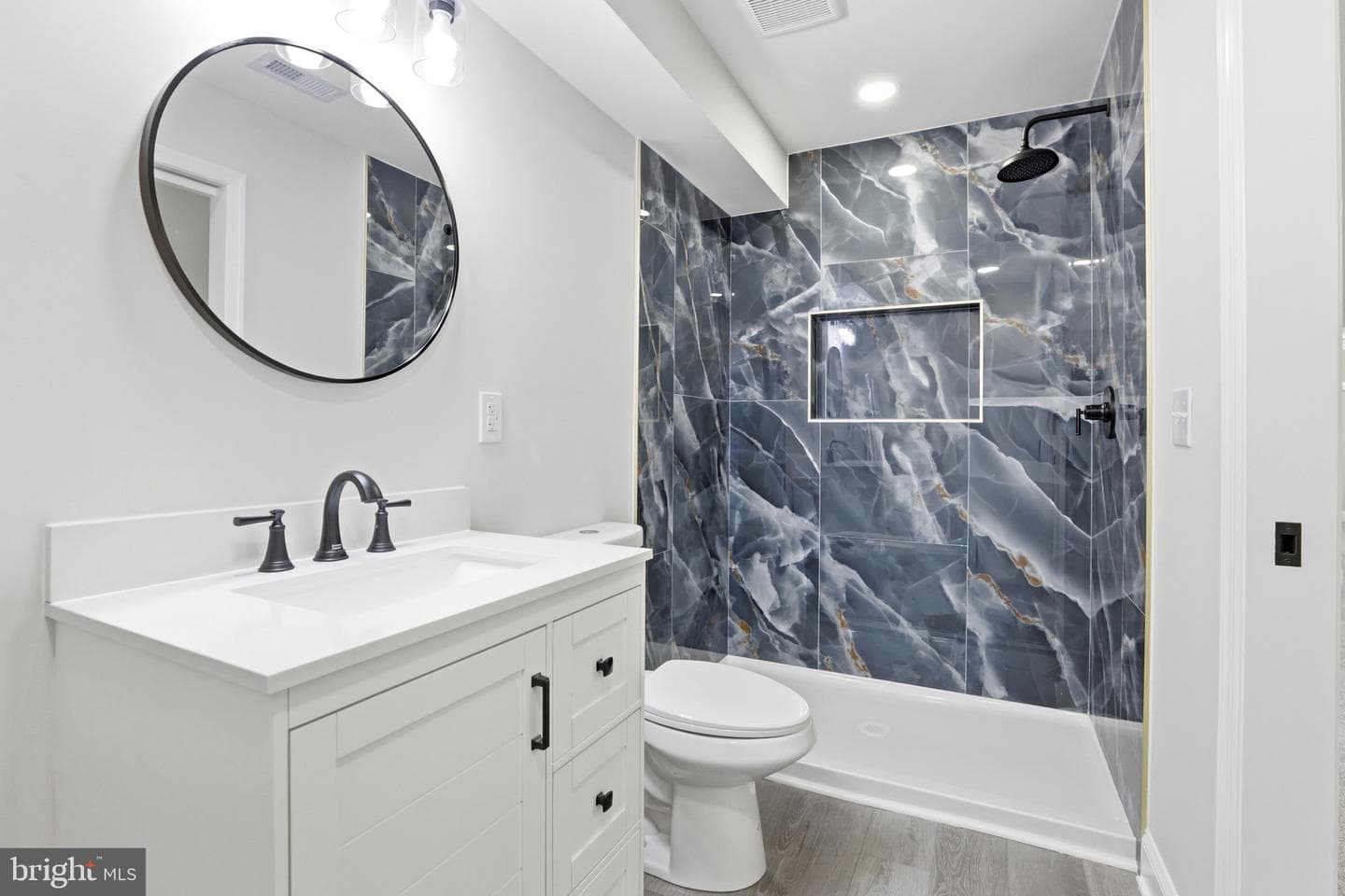 302 E Thomas Street photo 28