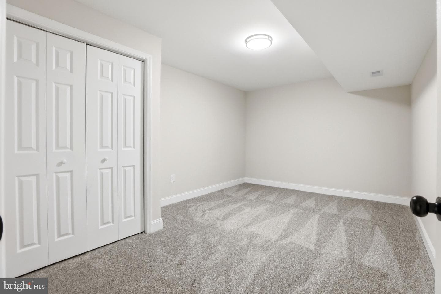 302 E Thomas Street photo 29