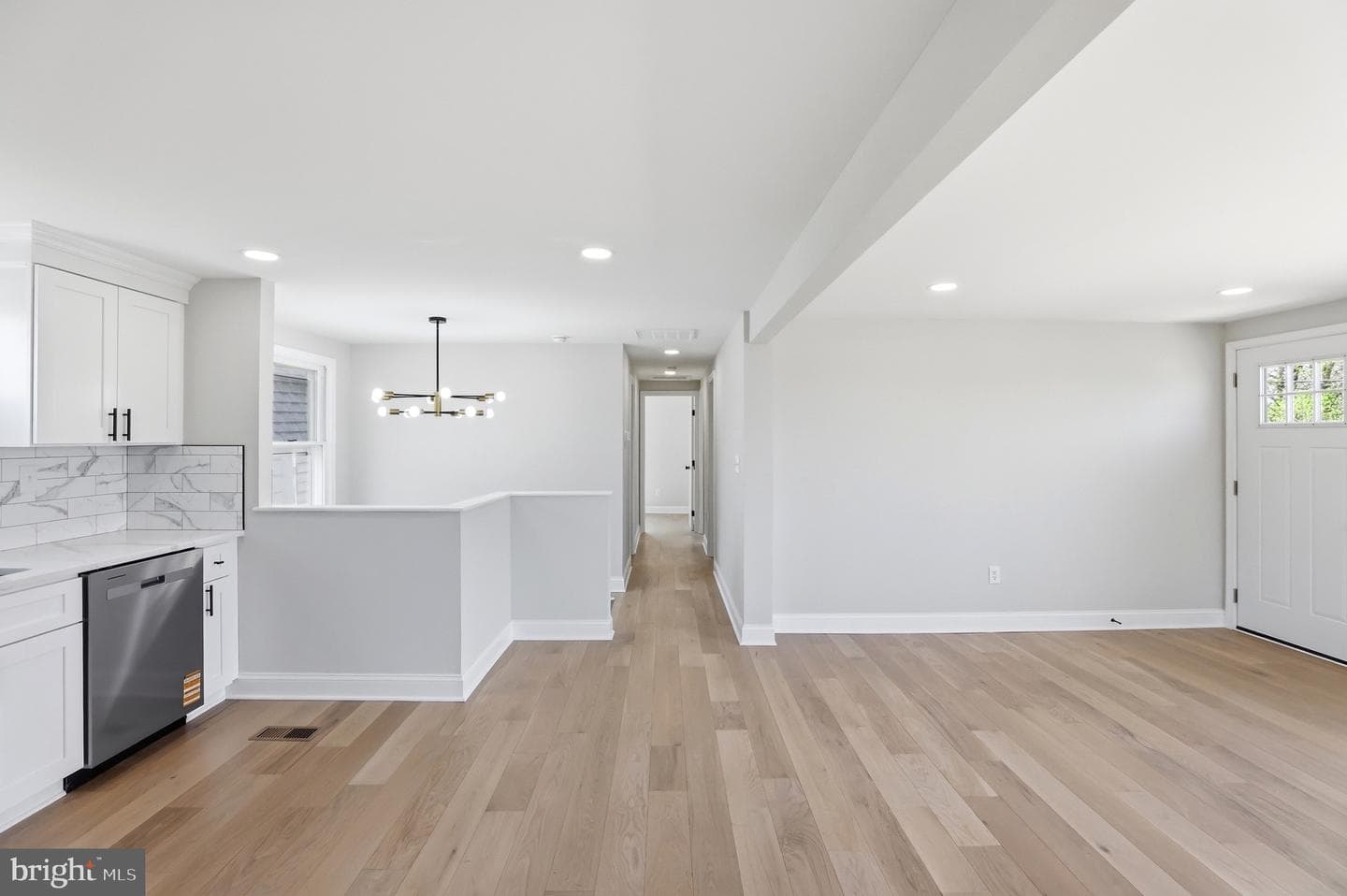 302 E Thomas Street photo 4