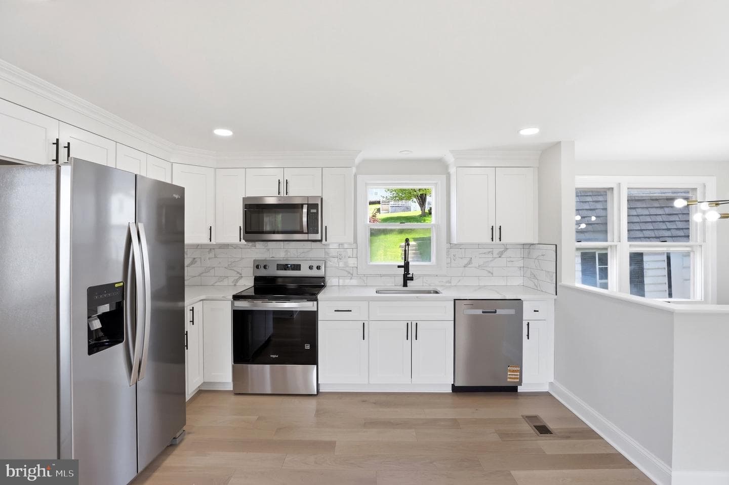 302 E Thomas Street photo 6