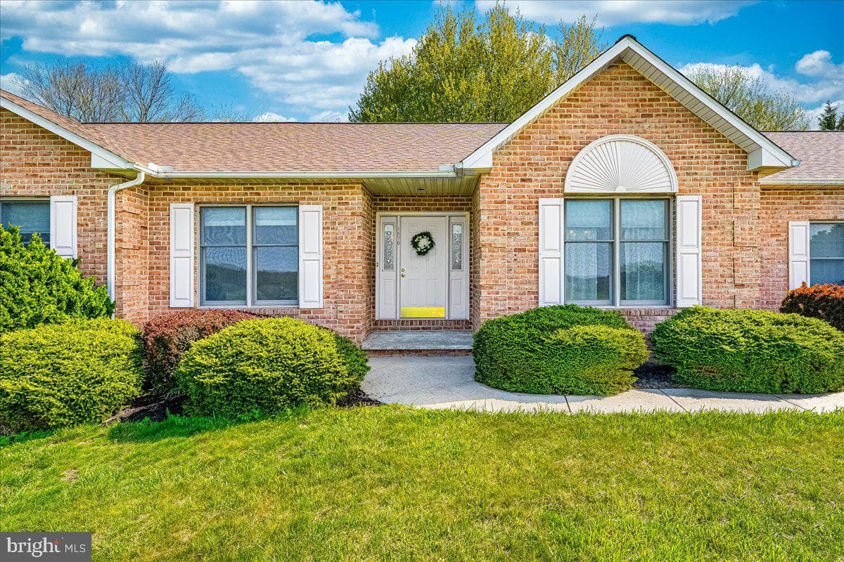 1570 Wood Villa Drive photo 2
