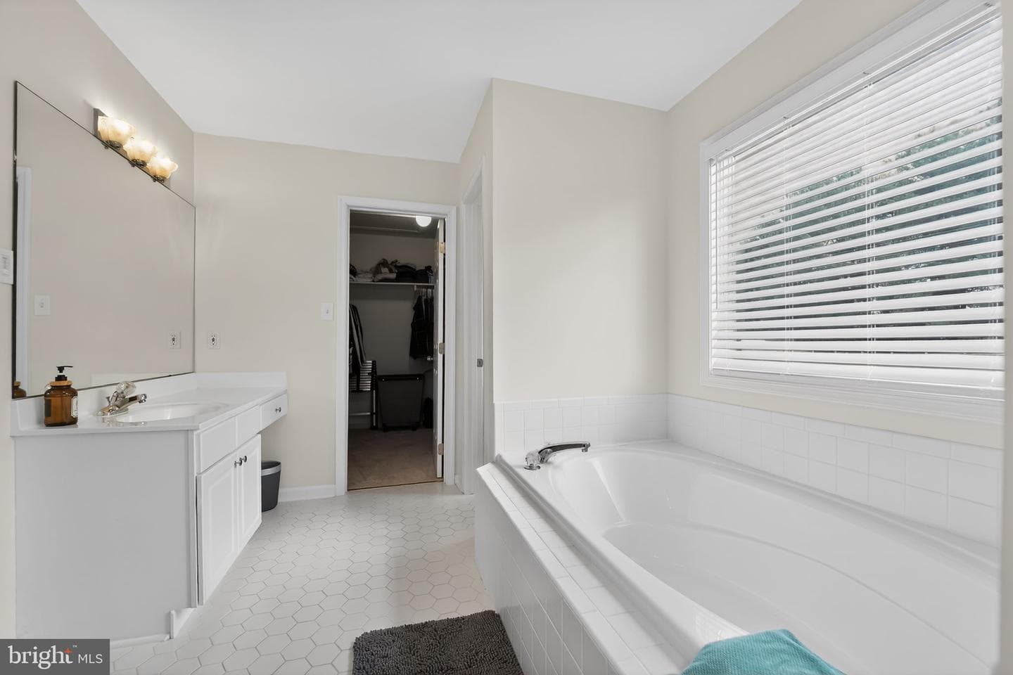 1691 Village Green Drive photo 38