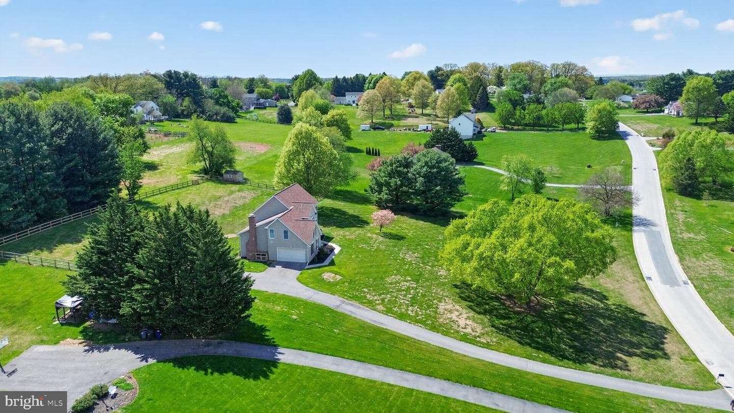 1691 Village Green Drive photo 8