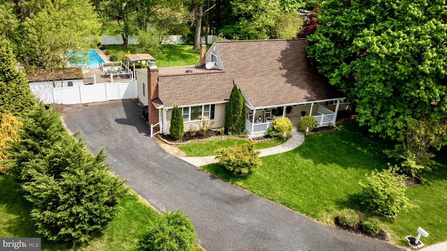 900 Caren Drive photo 2