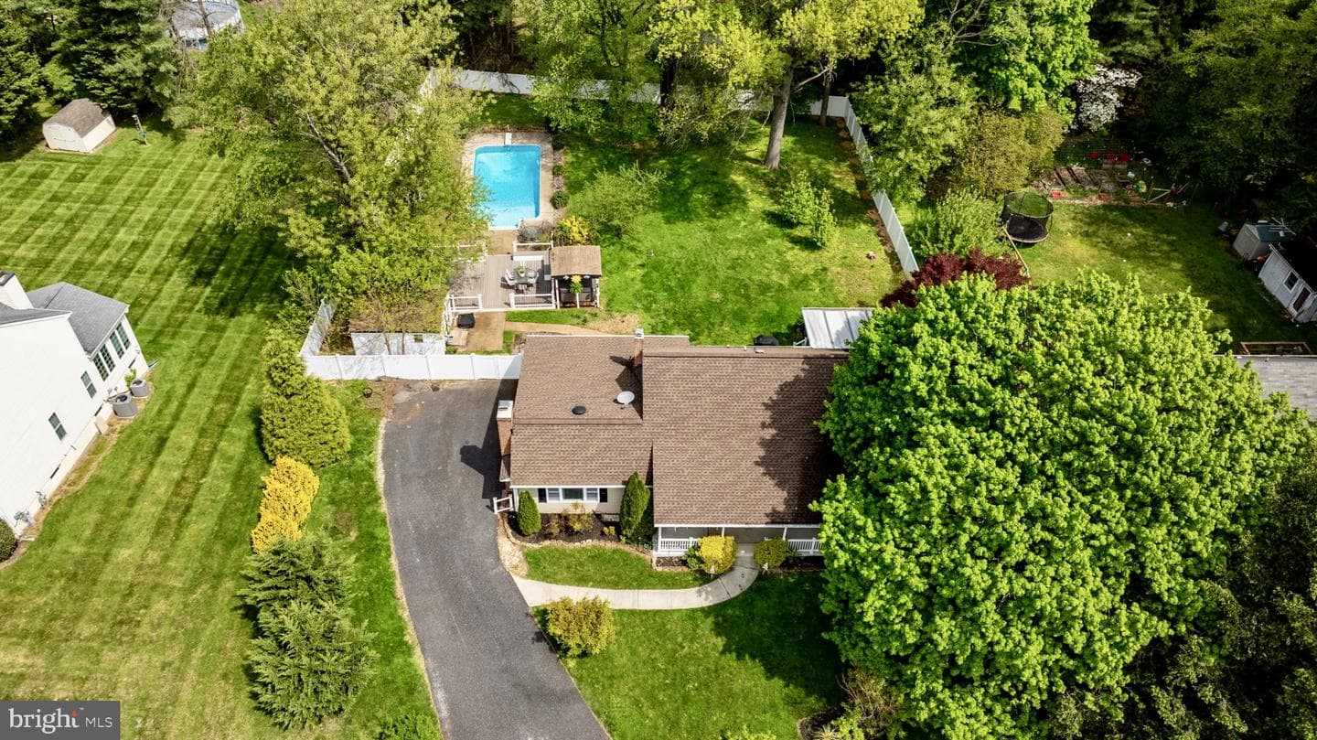 900 Caren Drive photo 3
