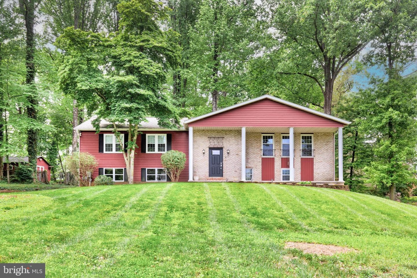 2711 Overview Road, Hampstead