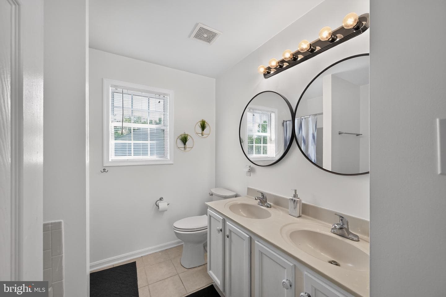 545 Kenan Street photo 17