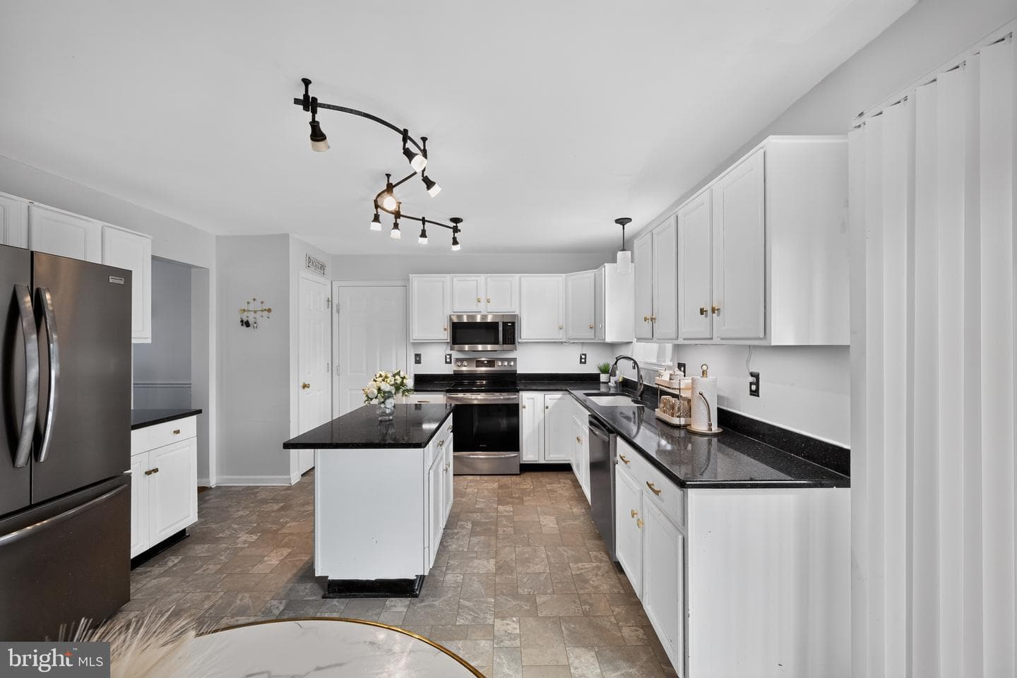 545 Kenan Street photo 7