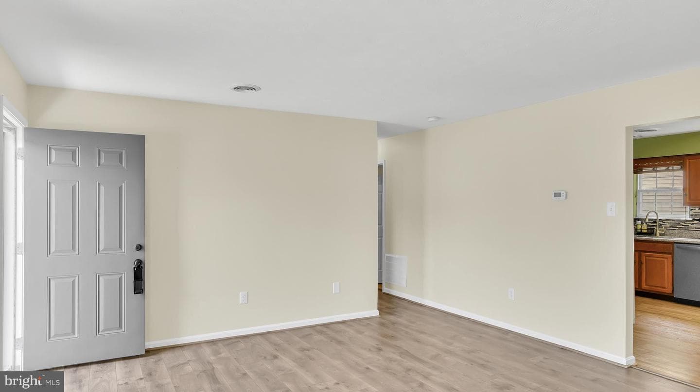 1402 Burnside Drive photo 2