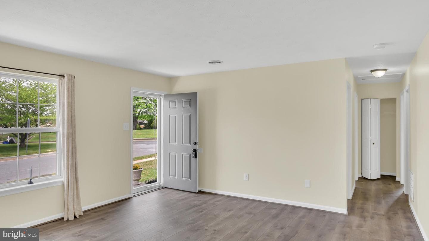 1402 Burnside Drive photo 4