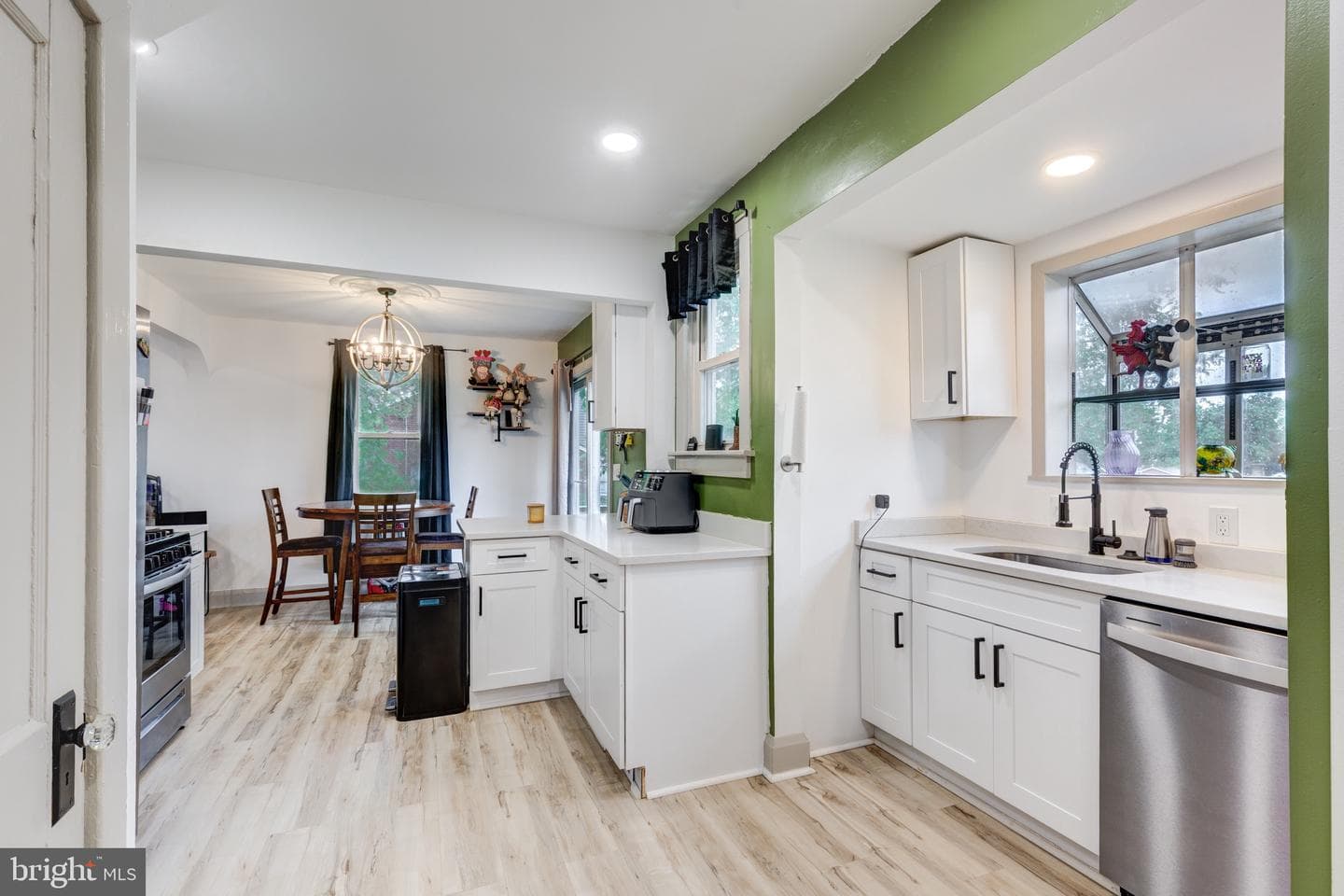 33 Milton Avenue photo 10