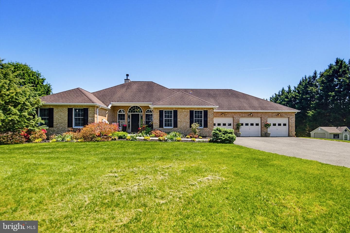 6111 Emerald Lane photo 2