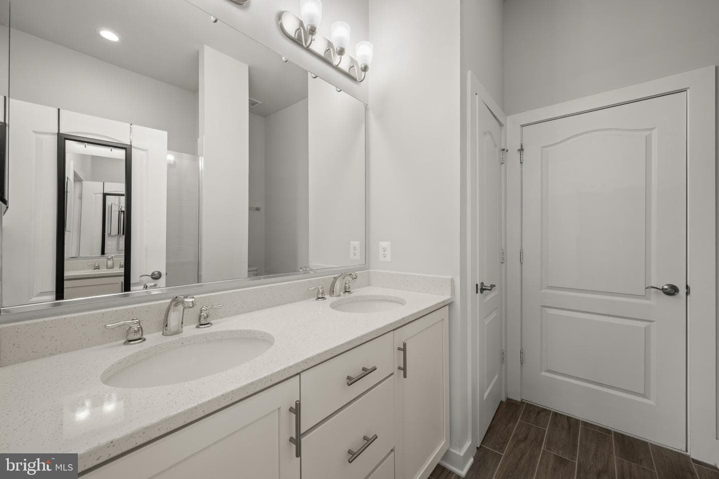 2812 Town View Circle photo 25