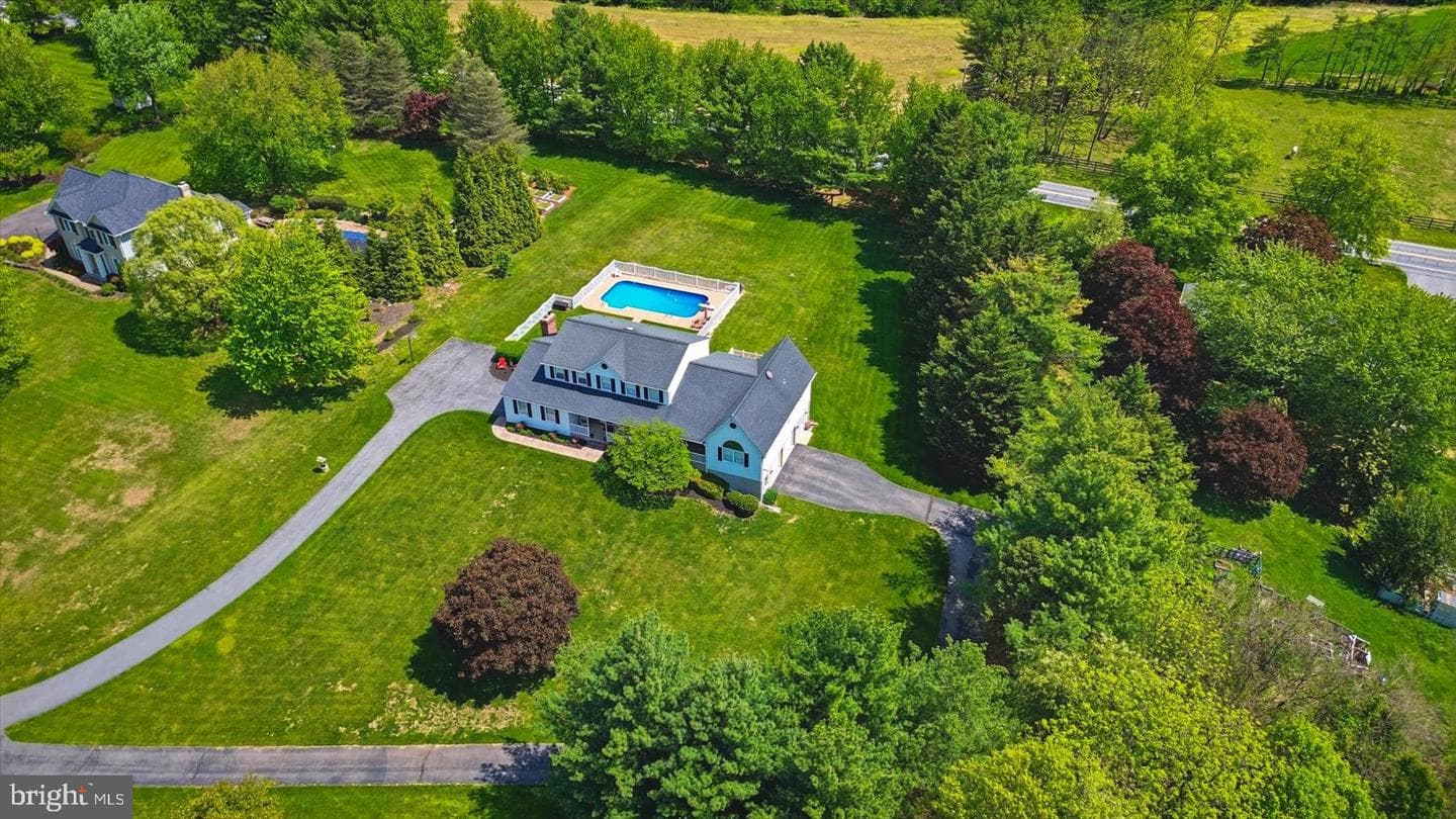 4465 Monument Drive photo 3