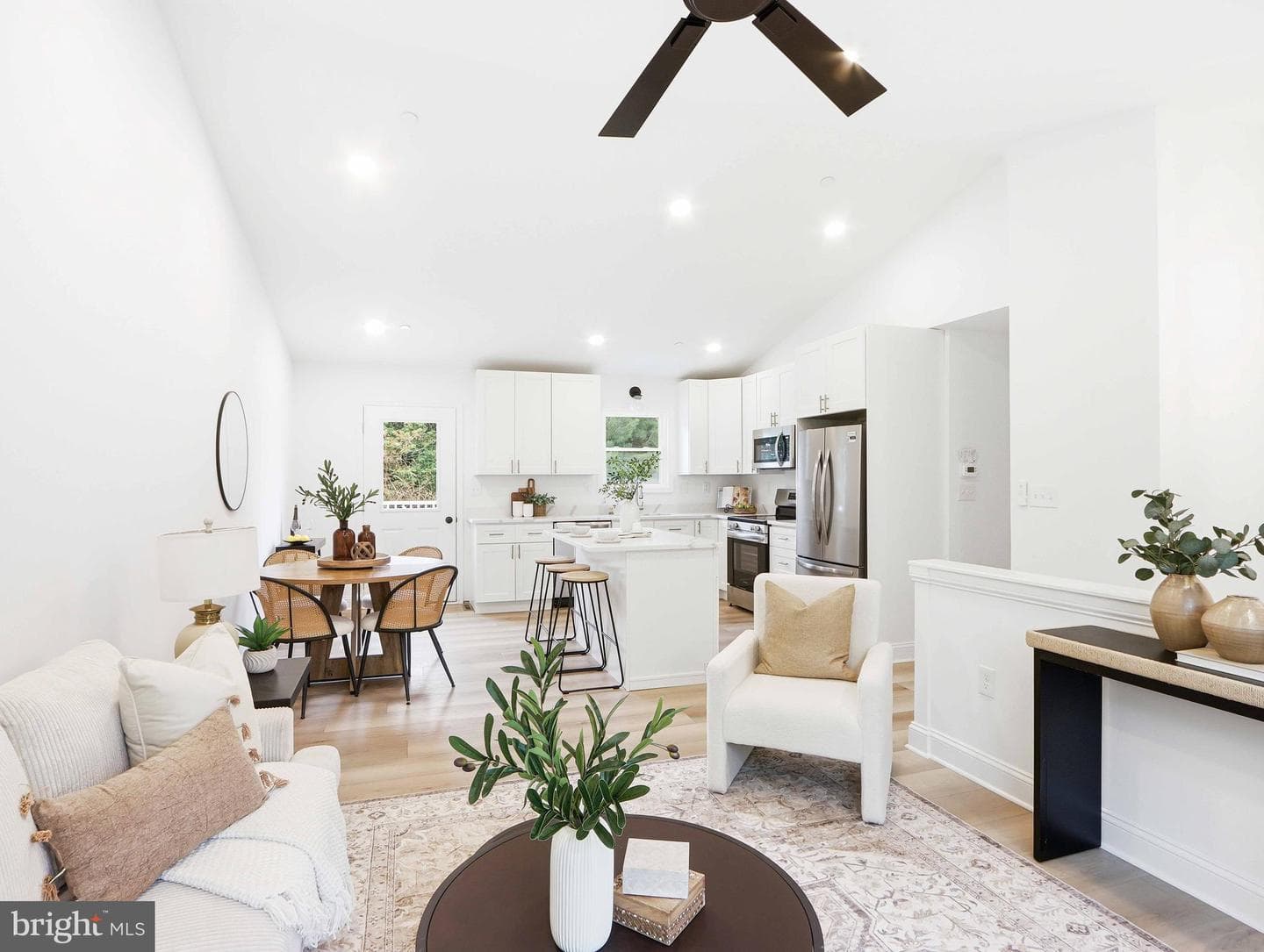 683 Sunflower Court photo 4