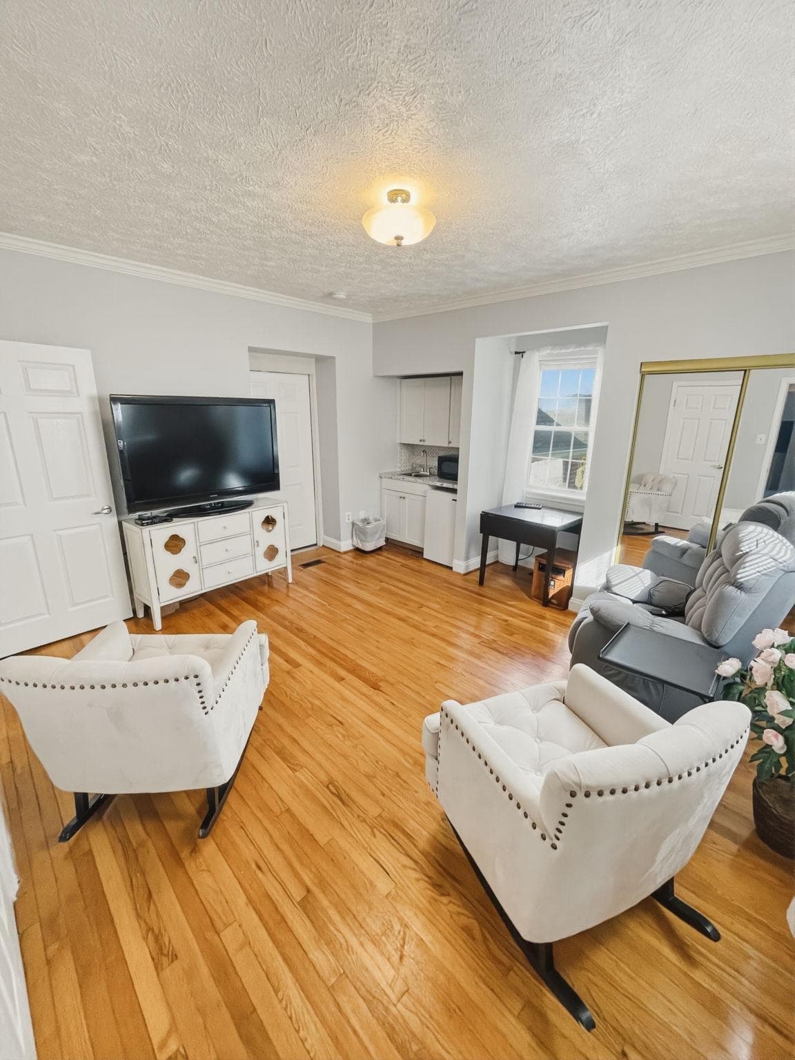 2400 Liberty Road photo 10