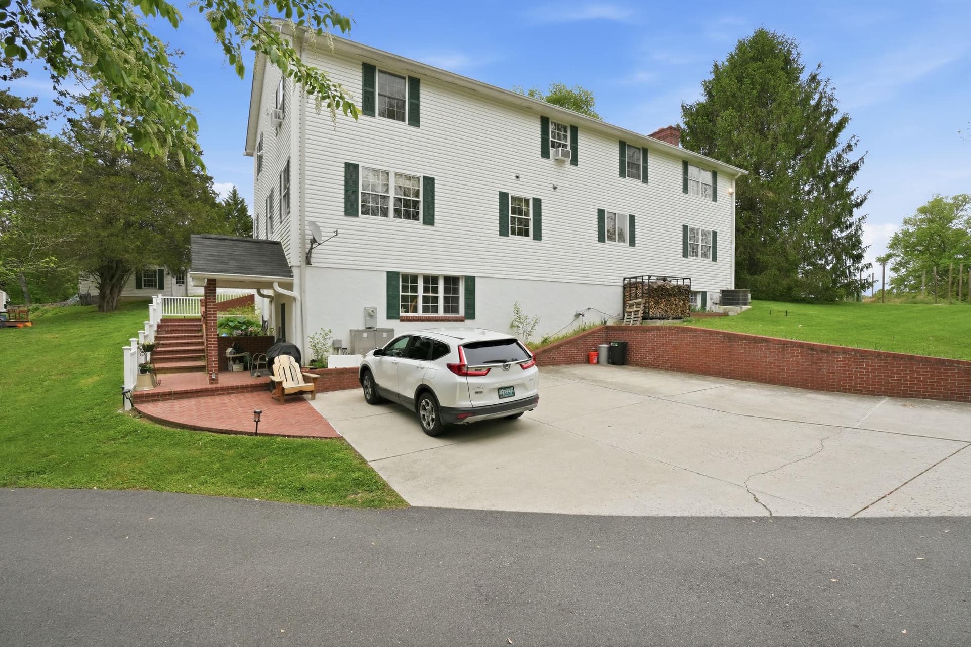 2400 Liberty Road photo 6