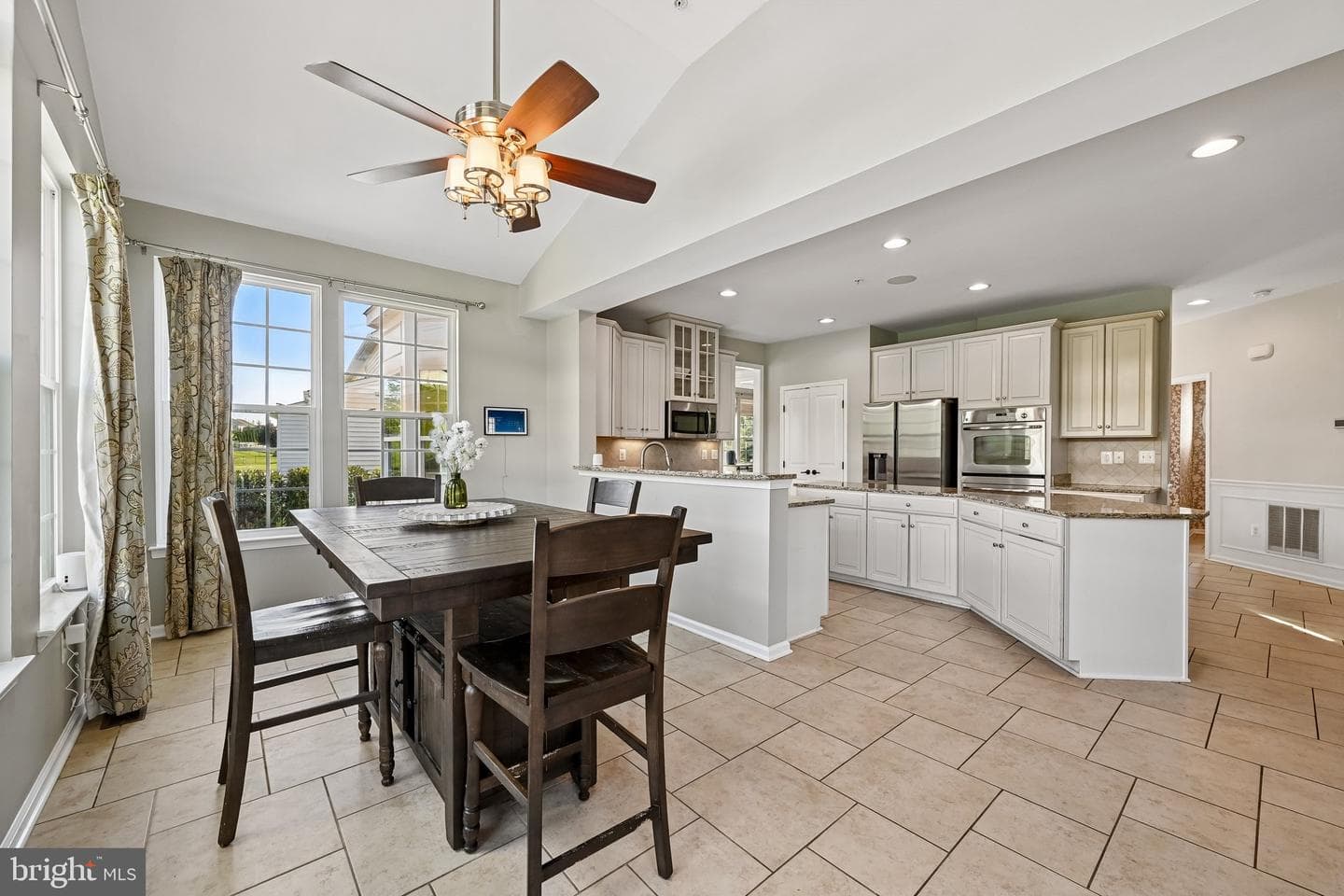 338 Meadow Creek Drive photo 15