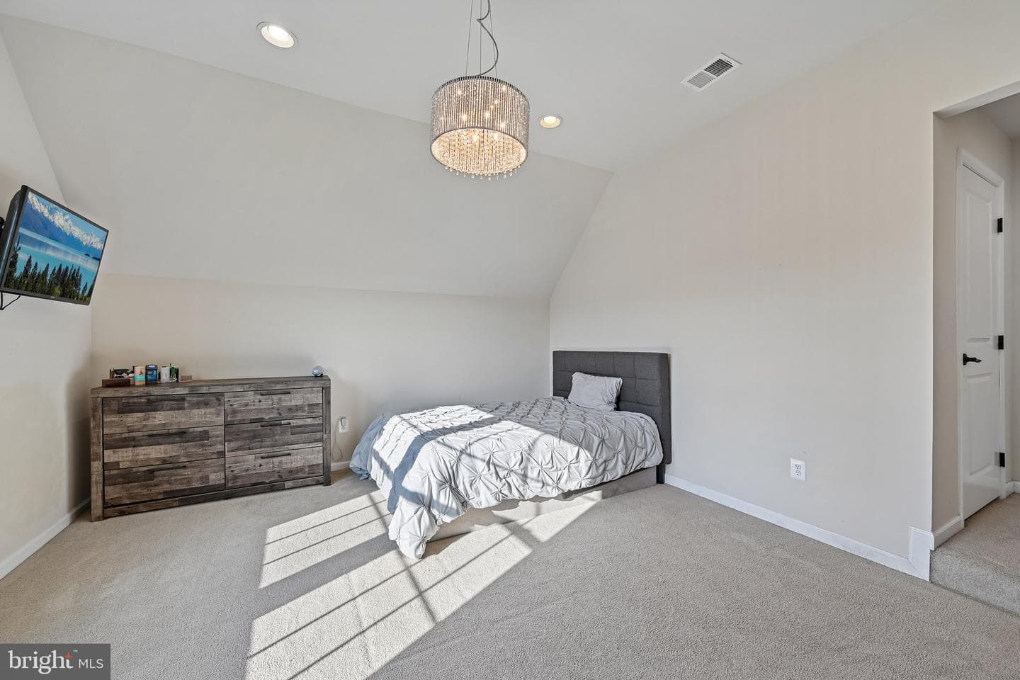 338 Meadow Creek Drive photo 25