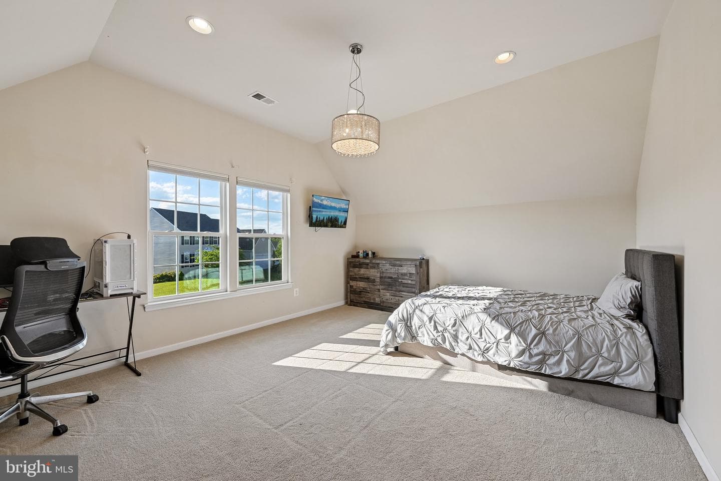 338 Meadow Creek Drive photo 26