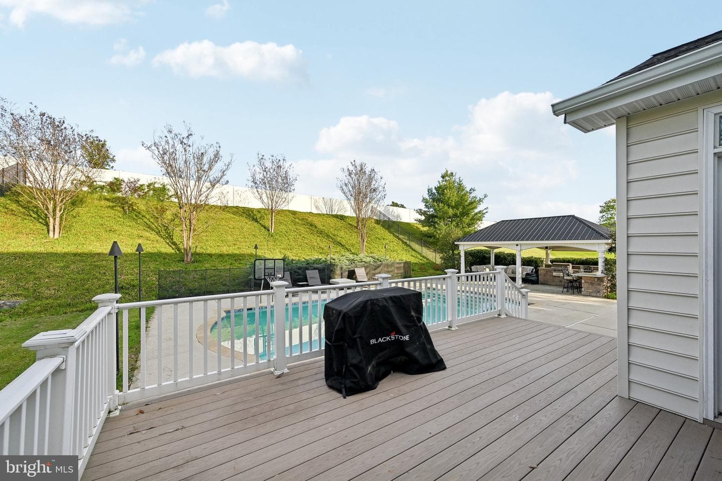 338 Meadow Creek Drive photo 43