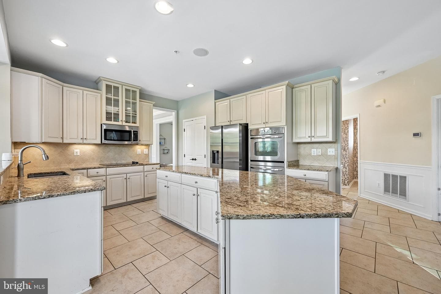 338 Meadow Creek Drive photo 7