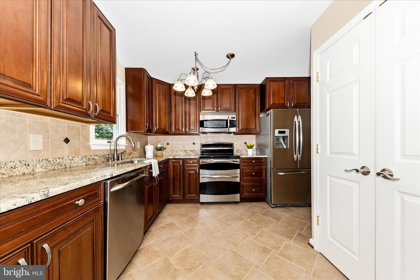2679 Leslie Road photo 11