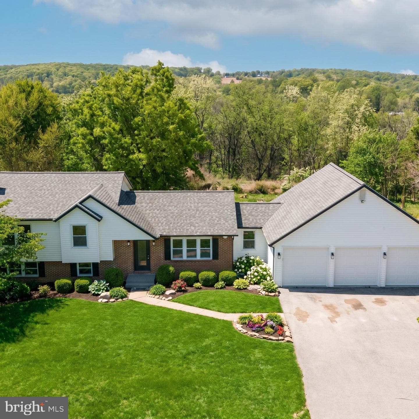 3174 Cardinal Drive photo 2
