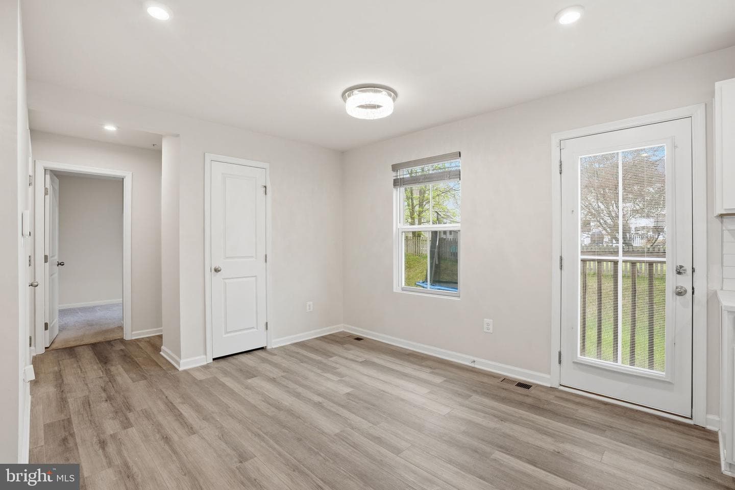 213 Pickett Street photo 11