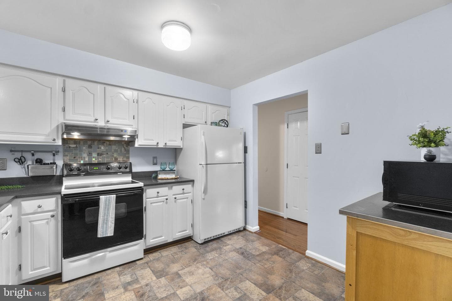 132 Dunrovin Avenue photo 10