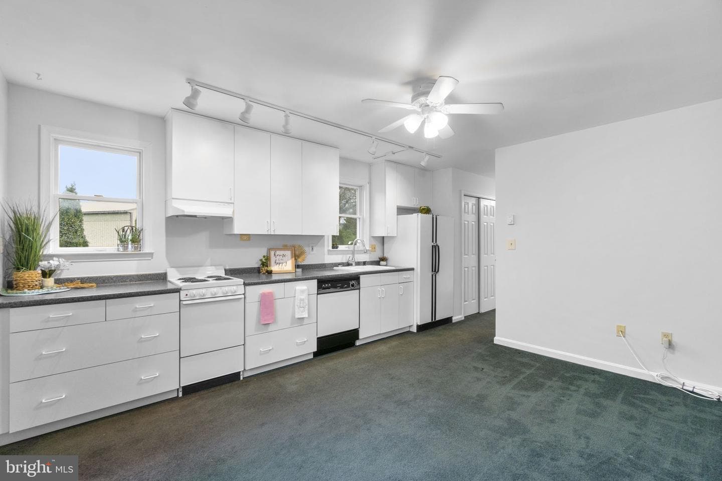 132 Dunrovin Avenue photo 32