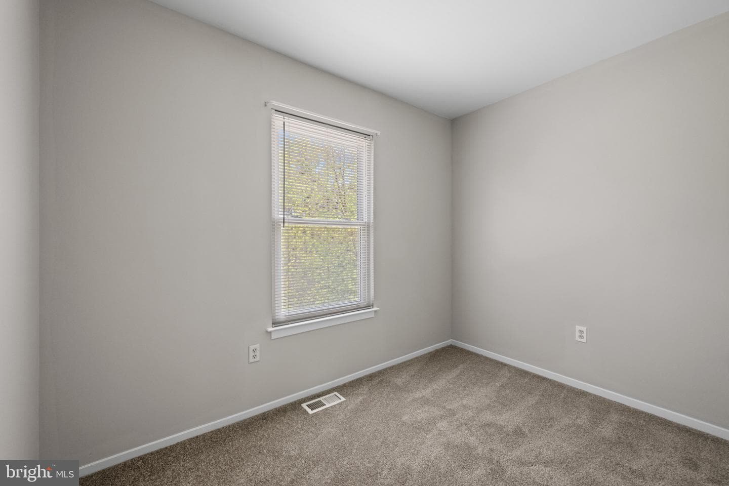 7543 Braemar Court photo 17